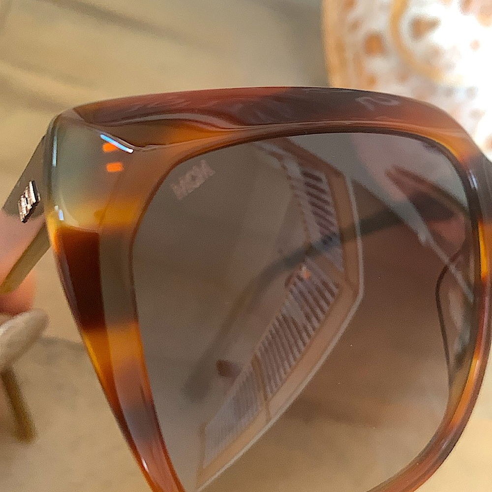 MCM Bundle Sunglasses with Hard Case & Cleaning Cloth New and Authentic - Picture 5 of 15